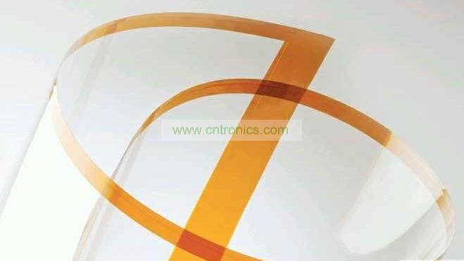 將Willow Glass卷成圓筒狀。