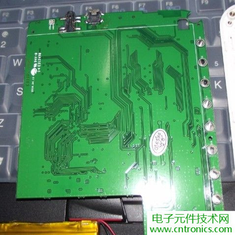 探秘電子紙！一款電紙書的電子墨水屏拆解
