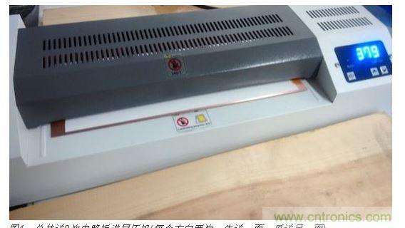 總共送8次電路板進層壓機(每個方向兩次，先送一面，再送另一面)