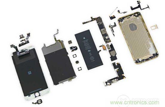 iPhone 6 Plus完全拆卸后可以看到，該產(chǎn)品在較小的空間容納了大量硬件。（來源：iFixit）