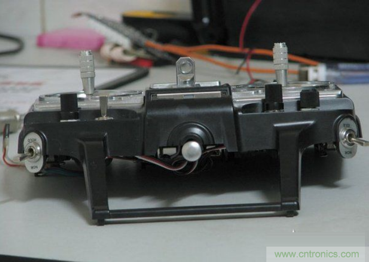 無人機(jī) DIY 制作全過程，酷得不要不要的！